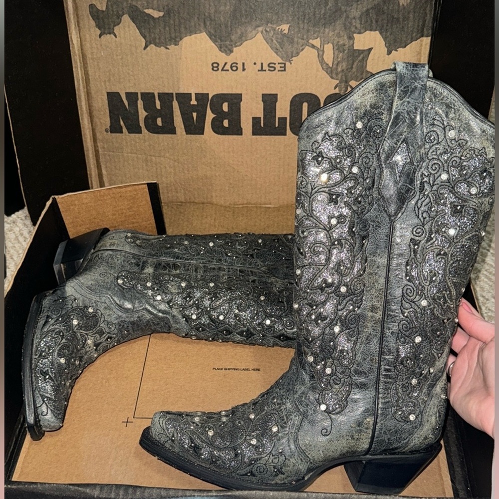 New! Corral black sequin boots in a 8M